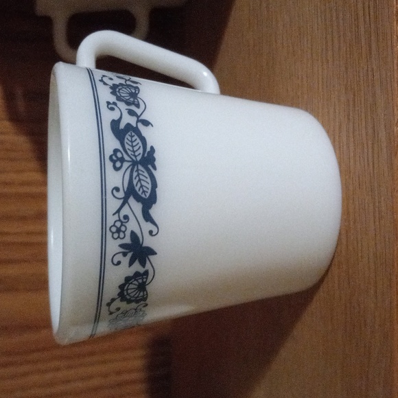 4 Old Town Blue Mugs/Blue Onion Mugs - Picture 2 of 3